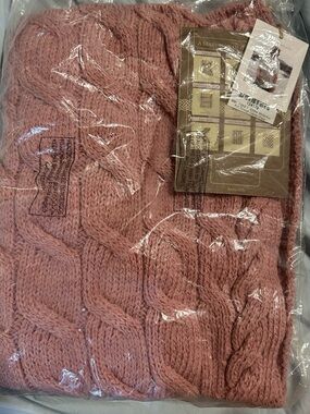 Classic Cable Knit Crew Neck Sweater in Dusty Rose